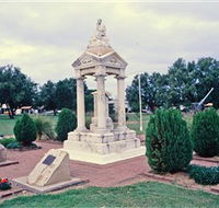 Weeping Mother Memorial - Airlie Beach Holiday