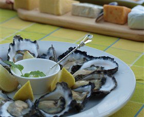 Oyster Shed On Wray Street - Airlie Beach Holiday 0
