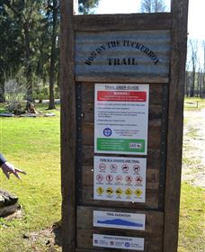 Dog On The Tucker Box Recreational Trail - Airlie Beach Holiday 0