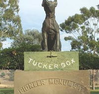 The Dog on the Tucker Box - Airlie Beach Holiday