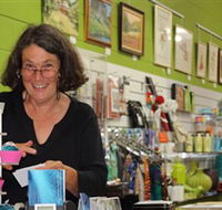 Artists on Parade Art Gallery - Airlie Beach Holiday
