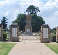 Warwick War Memorial and Gates - Airlie Beach Holiday