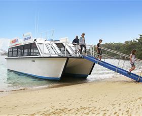 H2O Maxi Taxis - Airlie Beach Holiday 1