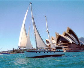 A Luxury Yacht On Sydney Harbour - Airlie Beach Holiday 1