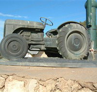 Ferguson Tractor Monument - Airlie Beach Holiday
