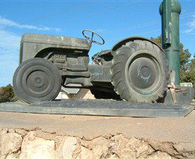 Ferguson Tractor Monument - Airlie Beach Holiday 0