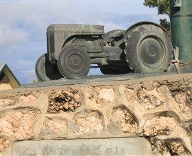 Ferguson Tractor Monument - Airlie Beach Holiday 3