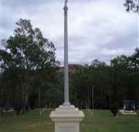 The Coronation Lamp Memorial - Airlie Beach Holiday