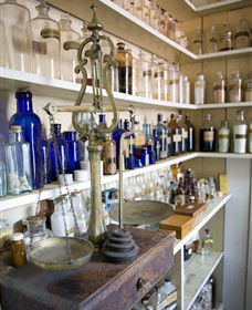 Dow's Pharmacy - Airlie Beach Holiday 0