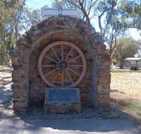Jindera Pioneer Cairn - Airlie Beach Holiday