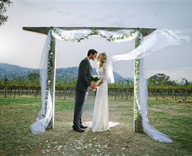 Amulet Vineyard And Beechworth Cider - Airlie Beach Holiday 1