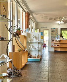 GIGS - Gateway Island Gallery And Studios - Airlie Beach Holiday 0