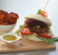 Gerry's  The Commercial Hotel - Airlie Beach Holiday