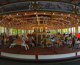 Merry-Go-Round - Airlie Beach Holiday 0