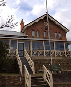 Historic Buildings Walking Tour - Airlie Beach Holiday 0