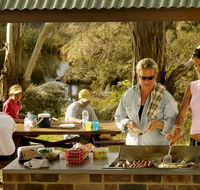 Apsley Falls picnic area - Airlie Beach Holiday