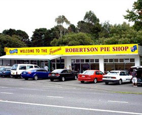 Robertson Pie Shop - Airlie Beach Holiday 0