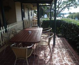 The Famous Tinonee Cafe And Gift Shop - Airlie Beach Holiday 1