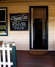 The Famous Tinonee Cafe And Gift Shop - Airlie Beach Holiday 3