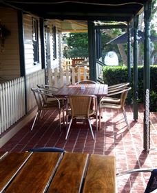 The Famous Tinonee Cafe And Gift Shop - Airlie Beach Holiday 2