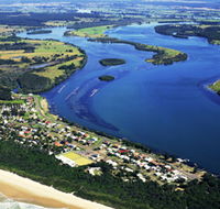 Manning Point Beach - Airlie Beach Holiday