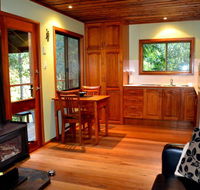 Waterfall Hideout-Rainforest Cabin for Couples - Airlie Beach Holiday