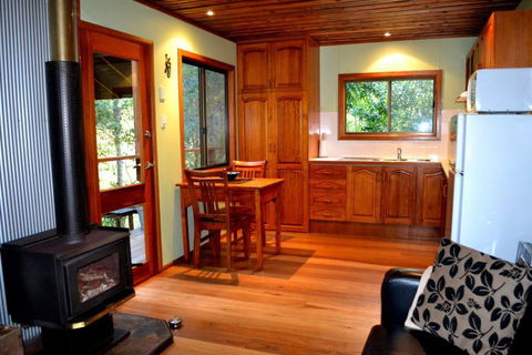 Waterfall Hideout-Rainforest Cabin For Couples - Airlie Beach Holiday 1