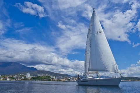 Half-Day Sailing On The Derwent River From Hobart - Airlie Beach Holiday 0