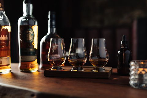 Adelaide Bar Boys Whiskey Tour - Airlie Beach Holiday 0