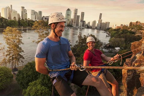 Abseiling The Kangaroo Point Cliffs In Brisbane - Airlie Beach Holiday 7