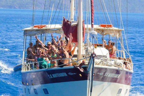 2-Day Whitsundays Sailing Adventure: SV Whitehaven - Airlie Beach Holiday 5