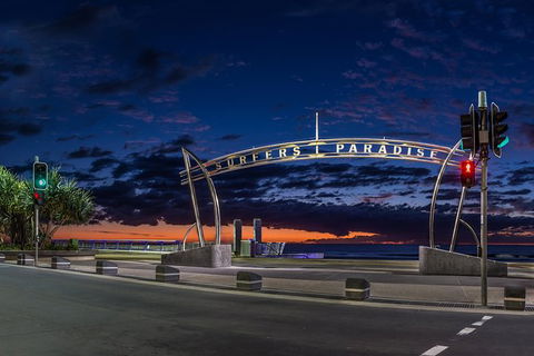 Luxury Brisbane Airport Transfers To And From Surfers Paradise For 4 Person - Airlie Beach Holiday 1
