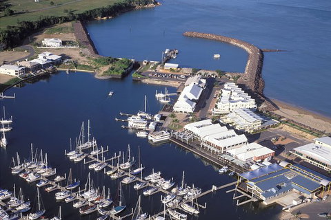 Darwin Shore Excursion: Hop-on Hop-off Bus Tour - Airlie Beach Holiday 18