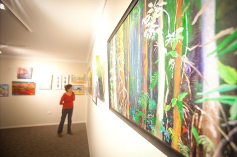 Bluebelles Art Gallery - Airlie Beach Holiday 1