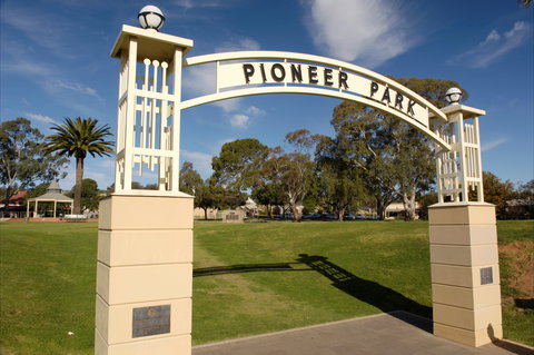 Gawler Historic Main Street Walking Tour - Airlie Beach Holiday 2
