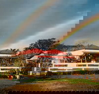 Stefani Hilltop Gallery - Airlie Beach Holiday
