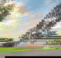Swan Hill Regional Art Gallery - Airlie Beach Holiday