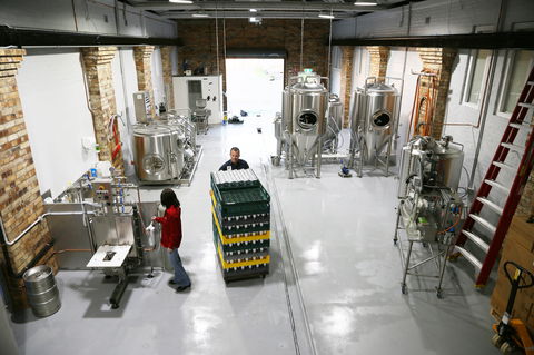 Visit Bucket Brewery - Airlie Beach Holiday 1