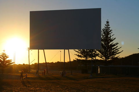 Dongara Denison Drive-Ins - Airlie Beach Holiday 0