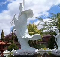 Sakyamuni Buddhist Centre/Van Hanh Monastery - Airlie Beach Holiday