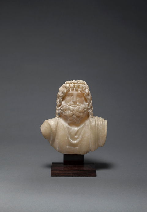 UNE Museum Of Antiquities - Airlie Beach Holiday 0