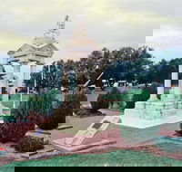 Weeping Mother Memorial - Airlie Beach Holiday
