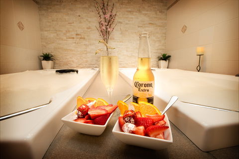 Aqua Vitae Day Spa - Airlie Beach Holiday 0