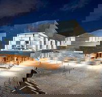 Bowery Theatre - Airlie Beach Holiday