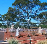 Old Pioneer Cemetery Coolgardie - Airlie Beach Holiday