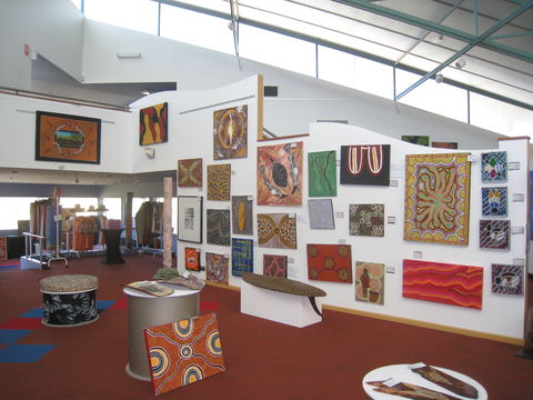 Burrunju Art Gallery - Airlie Beach Holiday 1