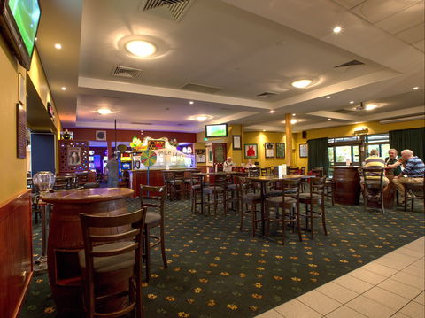 Canberra Irish Club - Airlie Beach Holiday 0