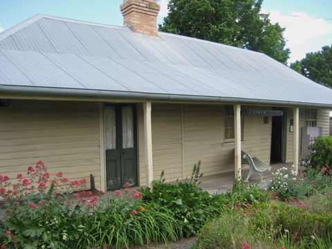 Historic Buildings Walking Tour - Airlie Beach Holiday 0