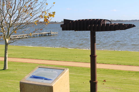 K7 Monument Barmera - Airlie Beach Holiday 0
