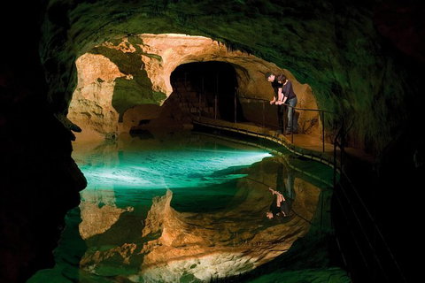 Jenolan Caves: Extended Orient Cave Tour - Airlie Beach Holiday 1